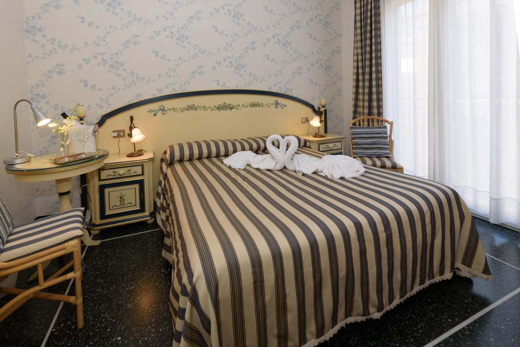 Hotel Morchio Mhotelsgroup Diano Marina Kültér fotó